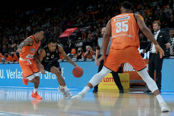 密集防守时 密集防守时