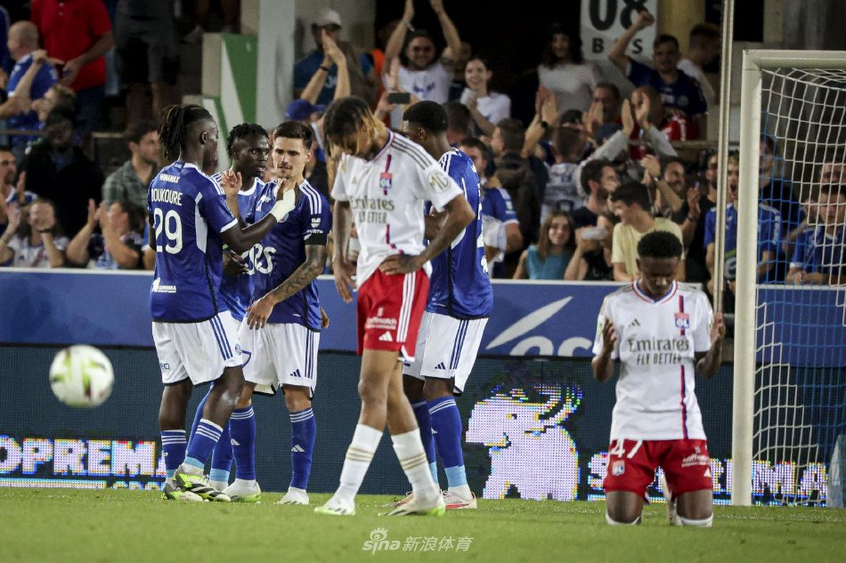 一场足球盛 一场足球盛